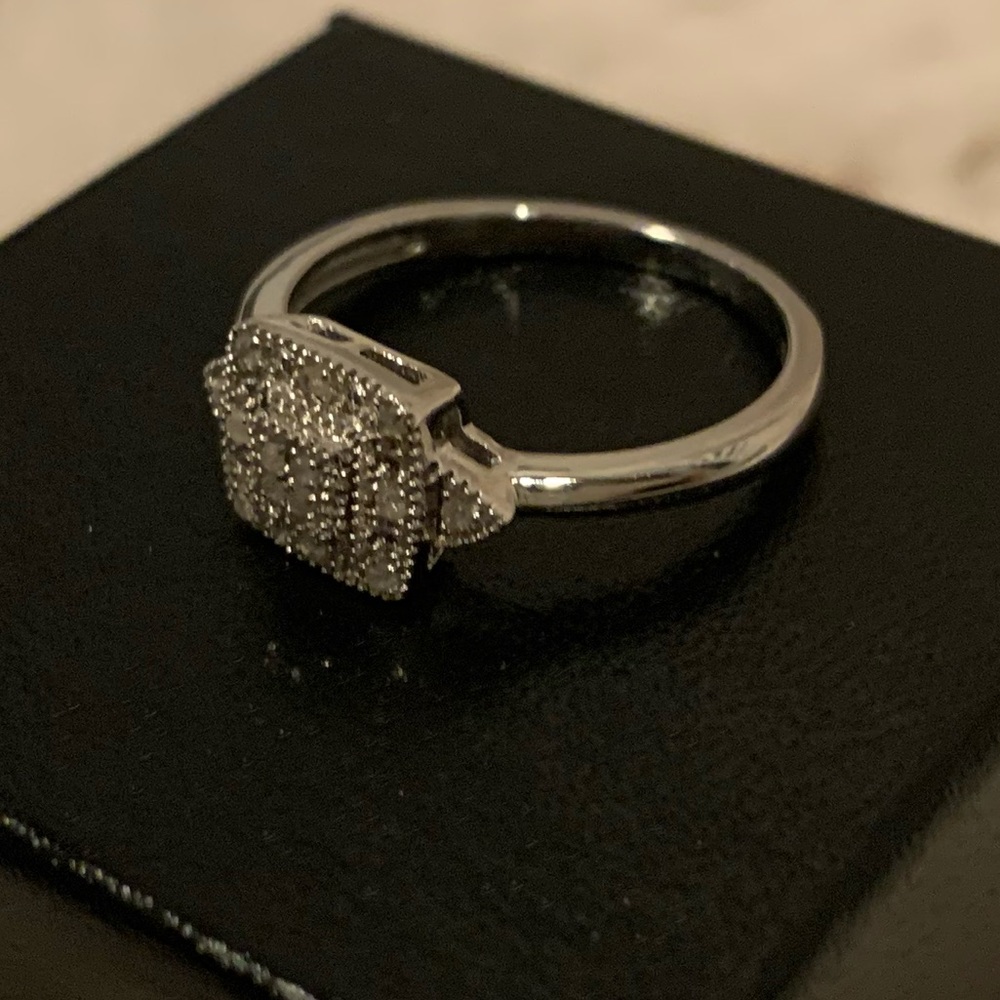 Rhodium/Sterling Silver 0.06ctw Diamond Ring Sz 7 - Picture 5 of 7